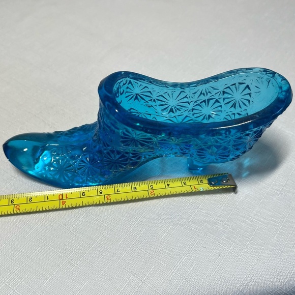 Fenton Glass Blue Daisy Button High Heel Shoe. Add to your collection! - Picture 4 of 5